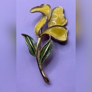 Lisa Calla Lily Brooch Pin Yellow Enamel Gold Tone Signed Costume Jewelry 2 1/4”